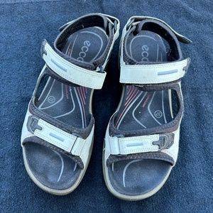 ECCO SANDALS SUZE 6-6.5 or 37 walking hiking trails multi